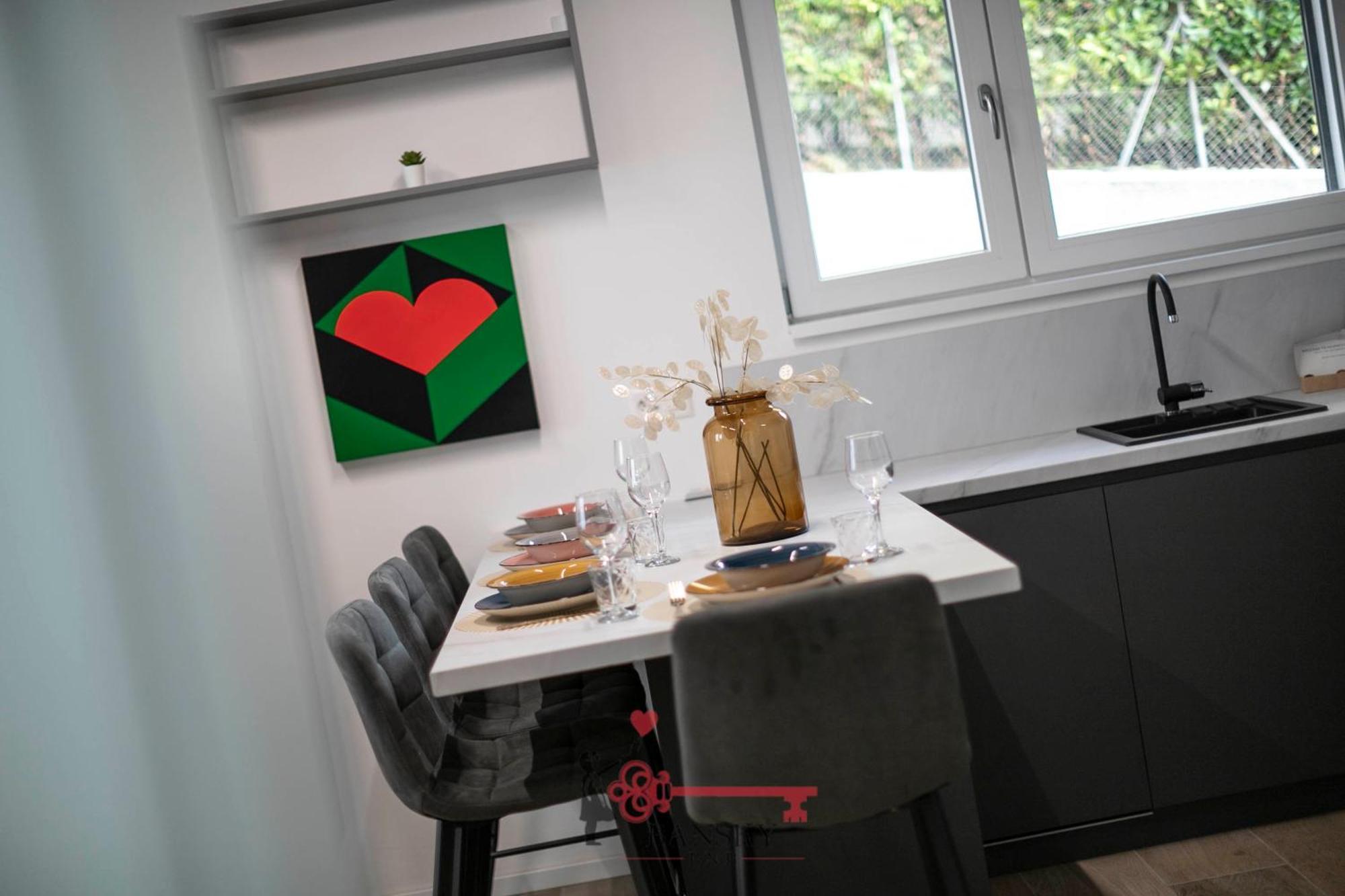 Home Sofia Room 2 - Modern Station -By Easylife Swiss ルガーノ エクステリア 写真